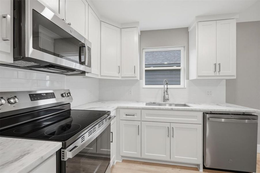 Furnished interior view inside a new home in , Sherman (Image 7).