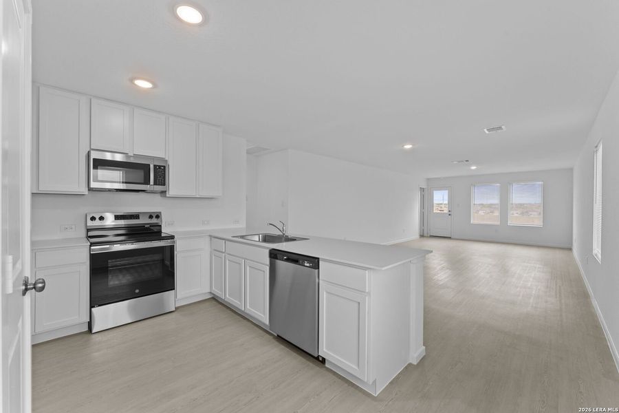 Furnished interior view inside a new home in Guadalupe Ridge, New Braunfels (Image 6).
