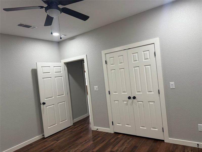 Spacious, unfurnished interior of a new home in , Texarkana (Image 12).