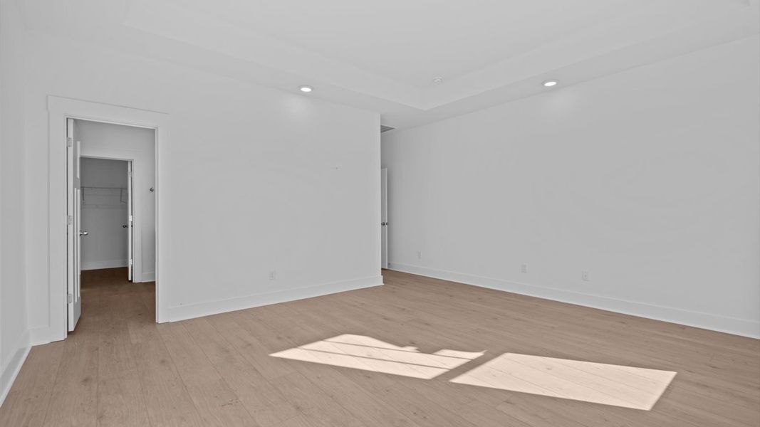 Desirable primary suite layout with spacious en suite bath in a proven, established community