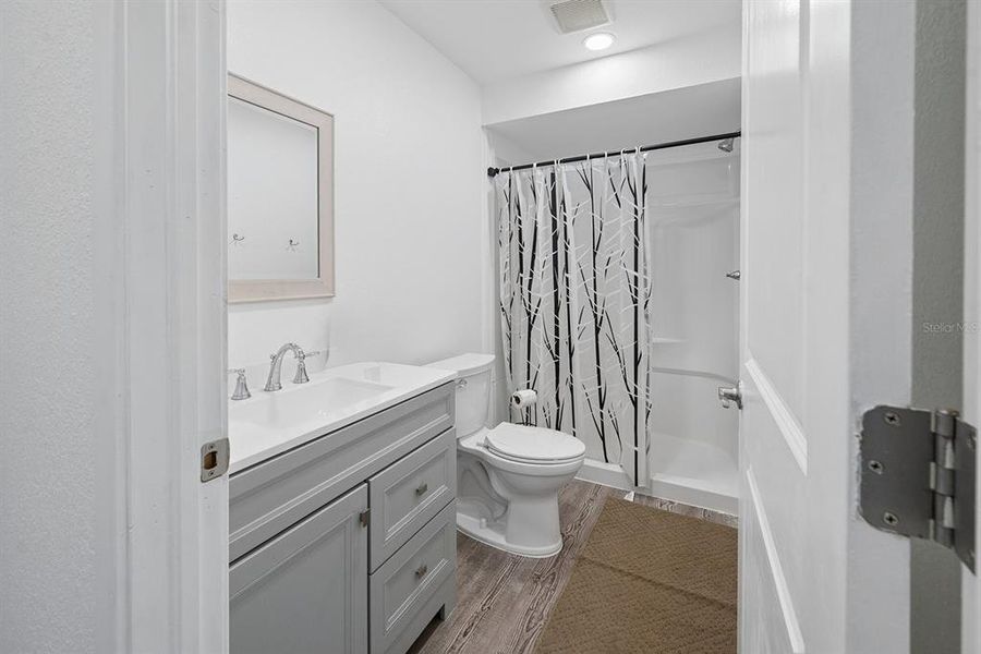 Furnished interior view inside a new home in , Chiefland (Image 39).