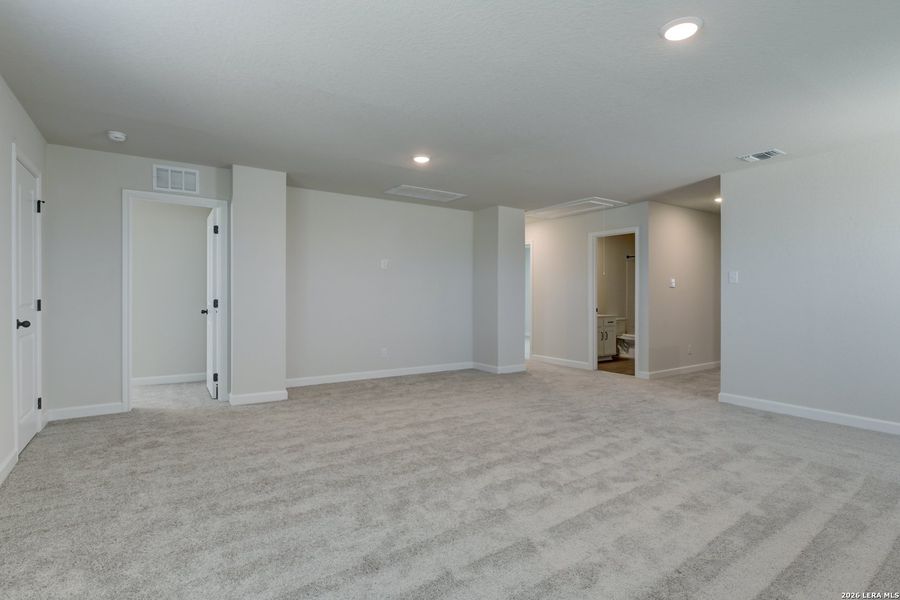 Spacious, unfurnished interior of a new home in Saddlebrook Ranch, Schertz (Image 22).
