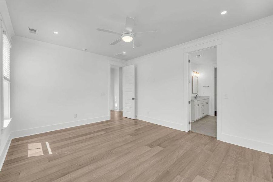 Spacious, unfurnished interior of a new home in Central Park, Charleston (Image 29).