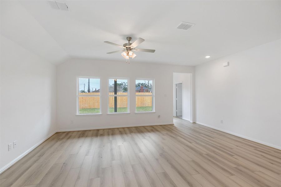 Spacious, unfurnished interior of a new home in Ellis Cove, Seabrook (Image 29).