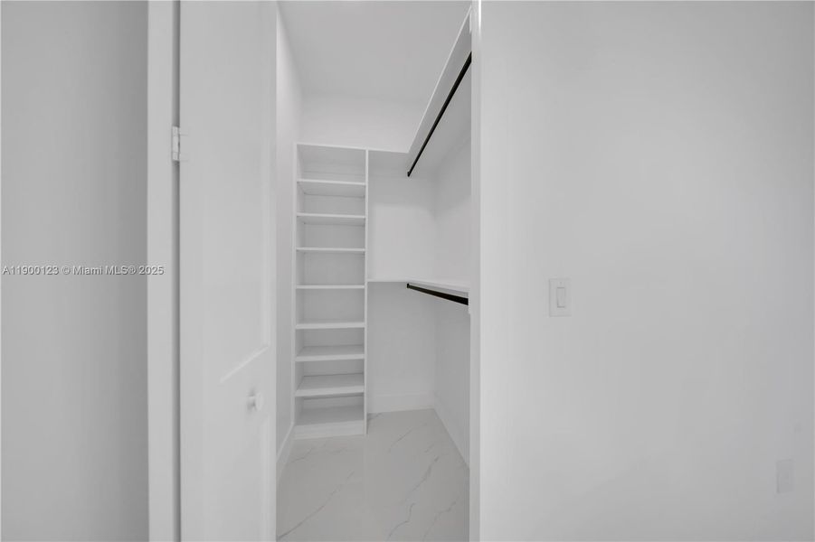 Spacious, unfurnished interior of a new home in , Lehigh Acres (Image 18).