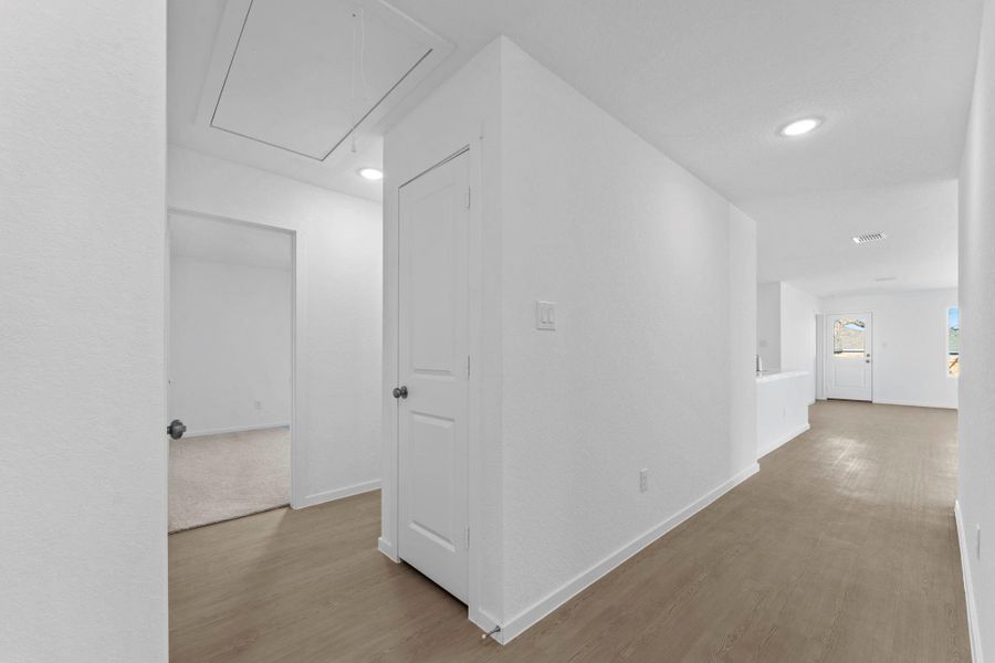 Spacious, unfurnished interior of a new home in Friendship Oaks, Fredericksburg (Image 24).