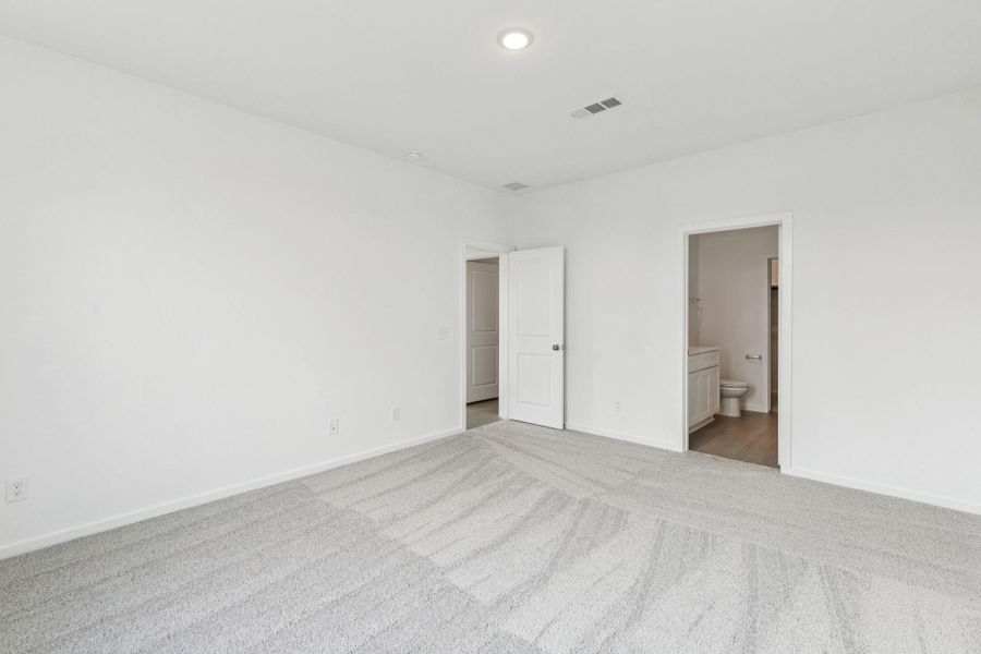 Spacious, unfurnished interior of a new home in River Ranch, Dayton (Image 19).