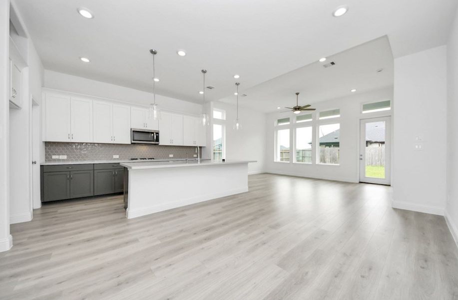 Enchante Breakfast Area Enchante Breakfast Area