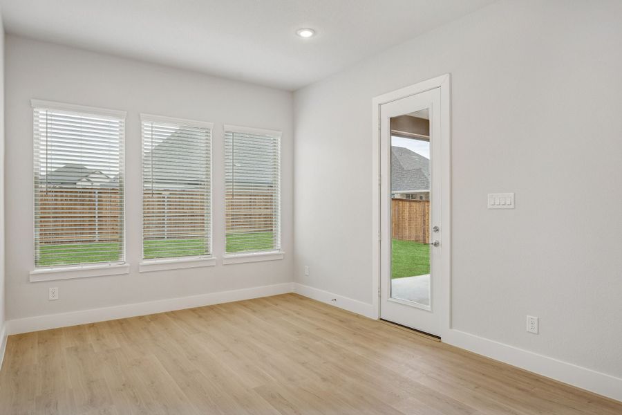 Spacious, unfurnished interior of a new home in Dove Hollow, Waxahachie (Image 23). Spacious, unfurnished interior of a new home in Dove Hollow, Waxahachie (Image 23).