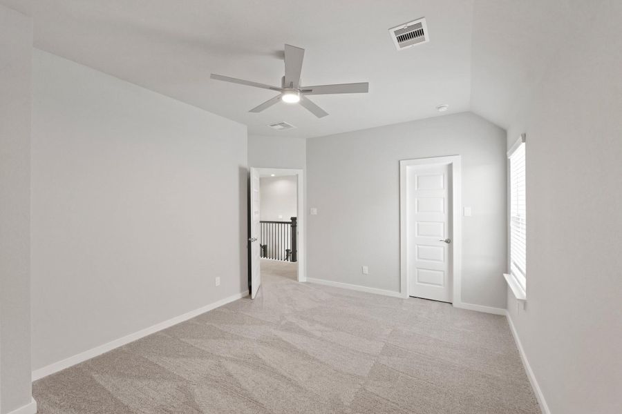 Spacious, unfurnished interior of a new home in Briarwood Crossing, Rosenberg (Image 35).