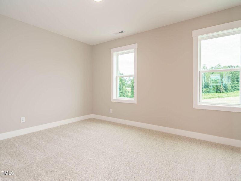 032-1280x960-bedroom