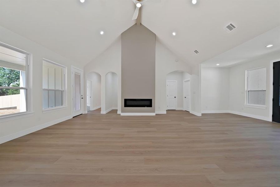 Spacious, unfurnished interior of a new home in , Joshua (Image 21).