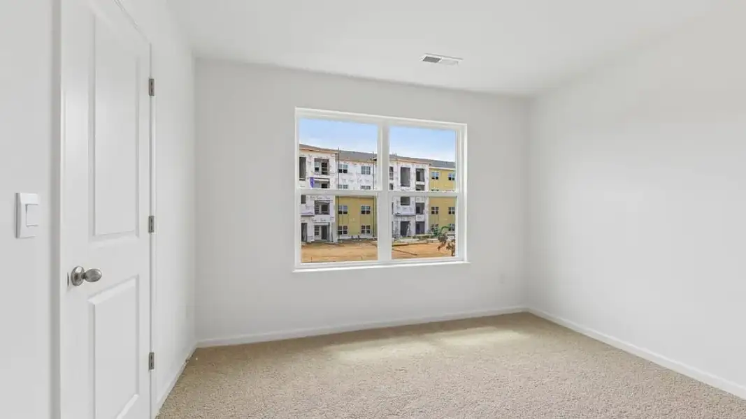 Spacious, unfurnished interior of a new home in Collins Ridge, Hillsborough (Image 31).