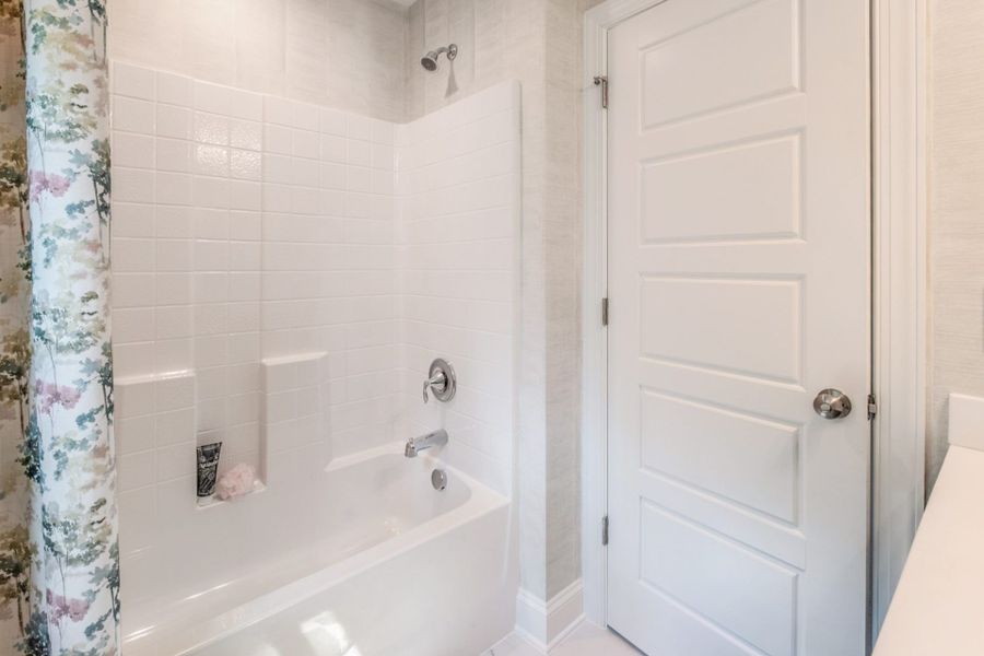 15 The Galloway By HHHunt Homes Bathroom (1)