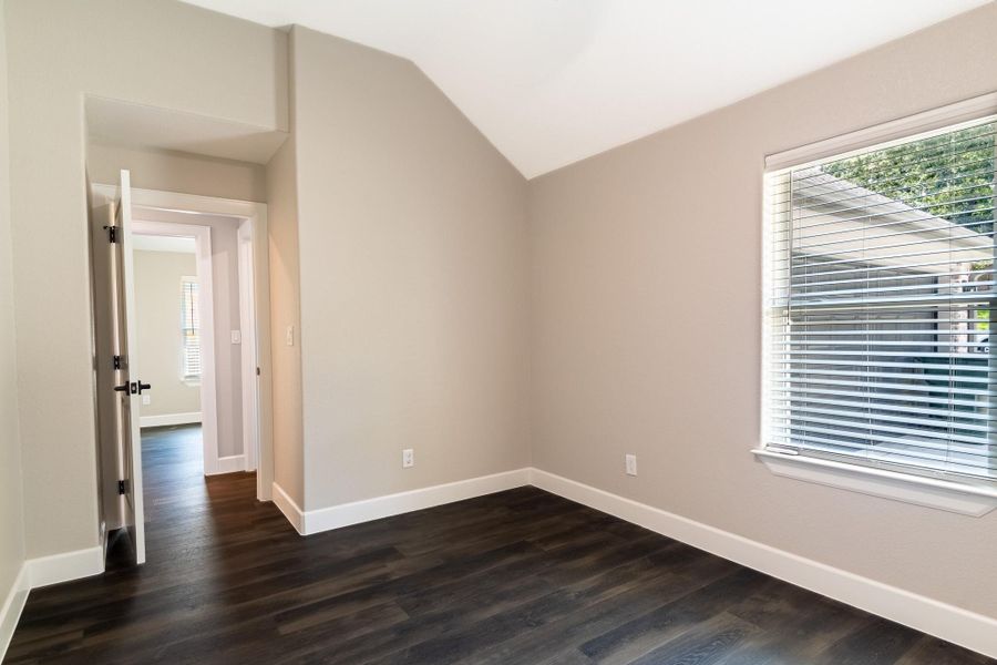 Spacious, unfurnished interior of a new home in , Huntsville (Image 22).