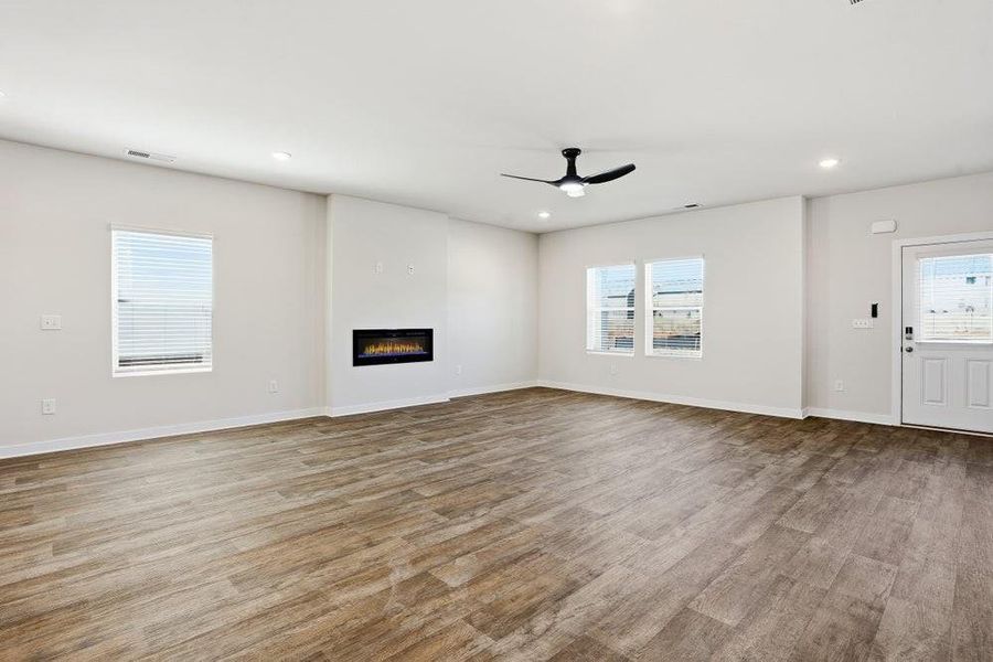 Spacious, unfurnished interior of a new home in Southern Hills, McDonough (Image 10).