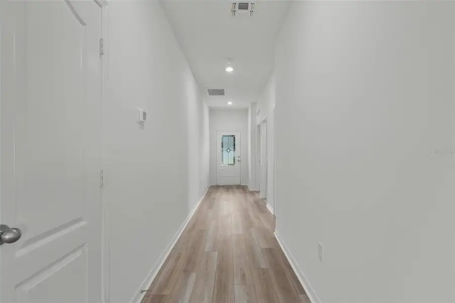 Spacious, unfurnished interior of a new home in Tula Parc, Astatula (Image 17). Spacious, unfurnished interior of a new home in Tula Parc, Astatula (Image 17).