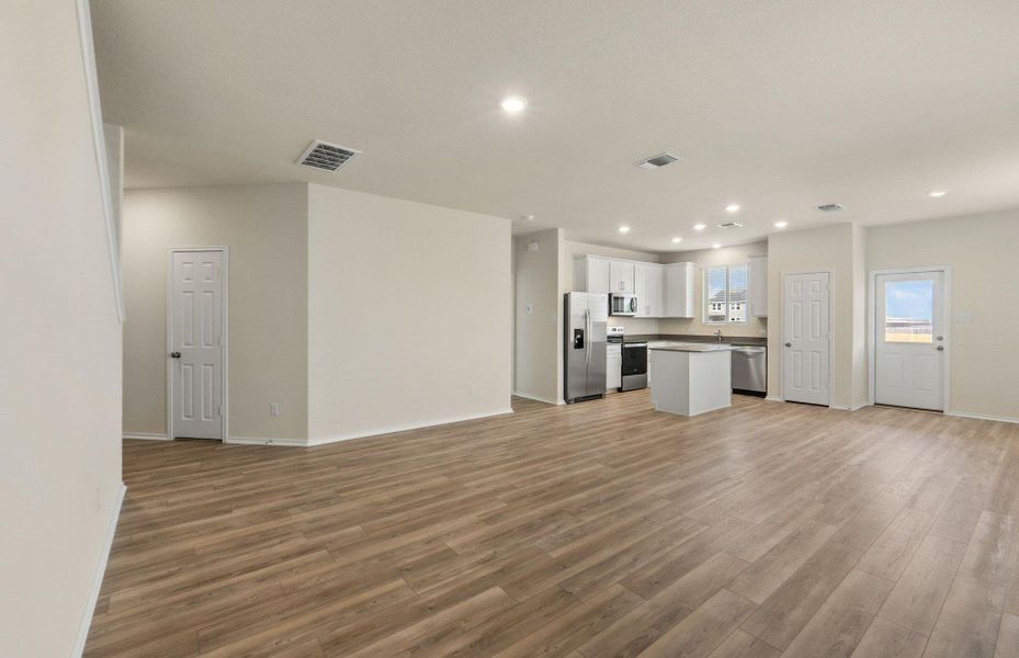Spacious, unfurnished interior of a new home in Sonterra, Jarrell (Image 27).