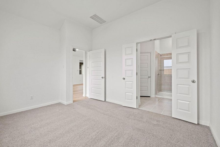 Spacious, unfurnished interior of a new home in Trinity Ranch, Elgin (Image 25).