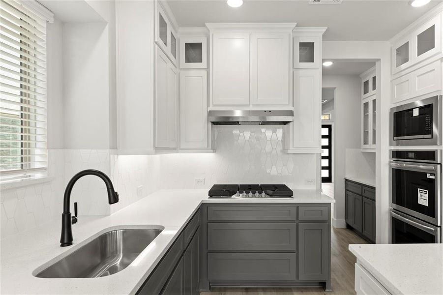 09. 2512 Rolling Hills - Kitchen (3) 09. 2512 Rolling Hills - Kitchen (3)