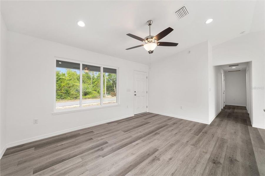 Spacious, unfurnished interior of a new home in , Silver Springs (Image 15).