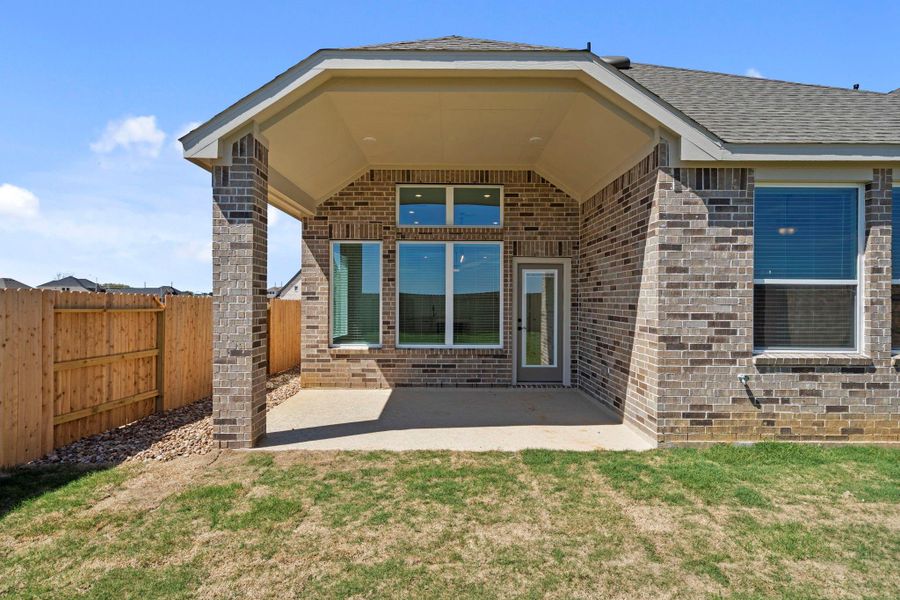 Exterior details and patio area of a home in Wildrye, Waller (Image 19).