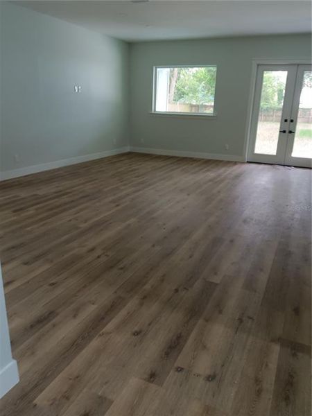 Spacious, unfurnished interior of a new home in , Tampa (Image 7).