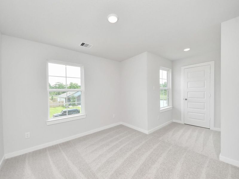 Spacious, unfurnished interior of a new home in Caney Creek Place, Conroe (Image 31).