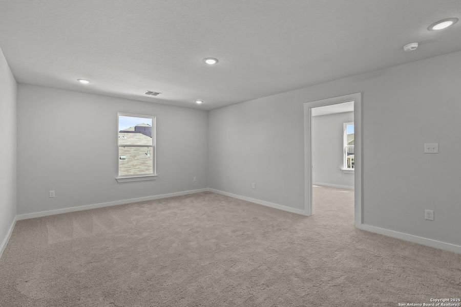 Spacious, unfurnished interior of a new home in Cinco Lakes, San Antonio (Image 37).