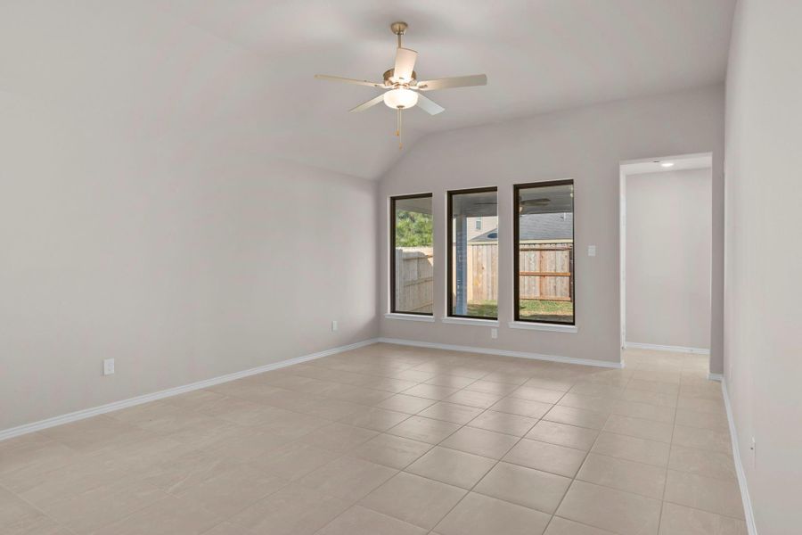 Spacious, unfurnished interior of a new home in The Meadows at Imperial Oaks, Conroe (Image 18).