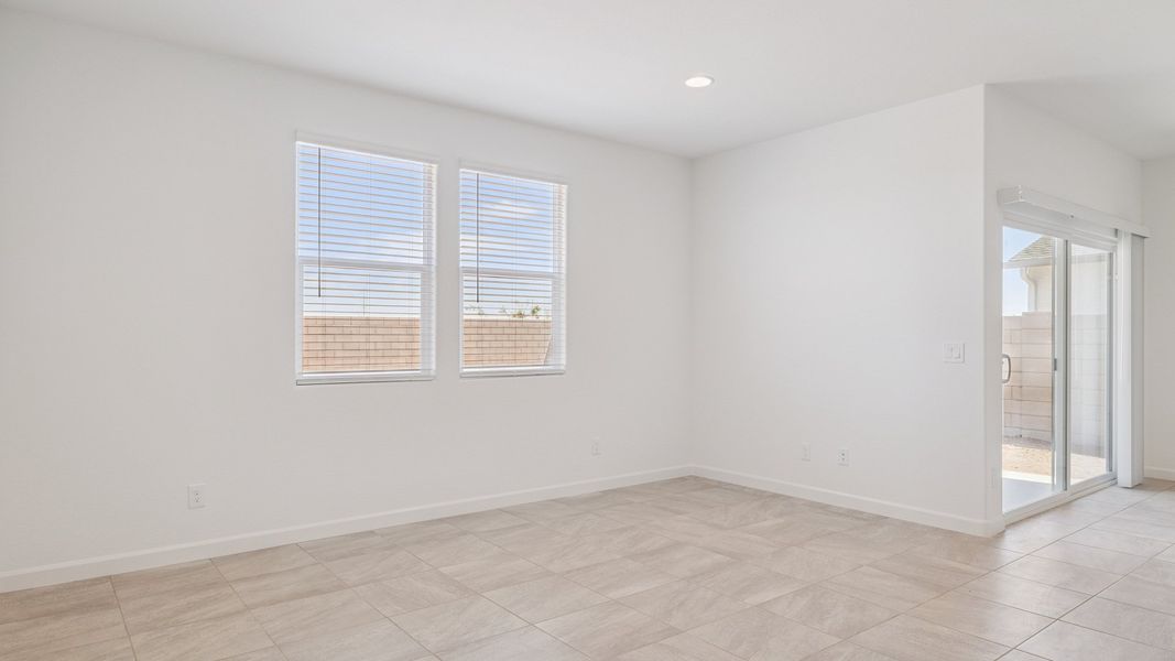 Spacious, unfurnished interior of a new home in Carlton Commons, Casa Grande (Image 13).
