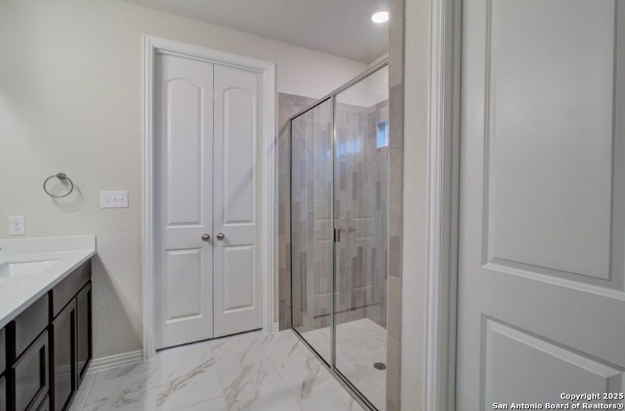 Furnished interior view inside a new home in Meyer Ranch - Enclave, New Braunfels (Image 7).