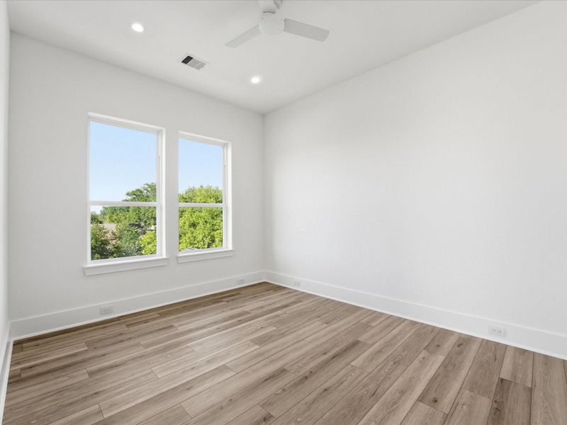 Spacious, unfurnished interior of a new home in , Houston (Image 12).