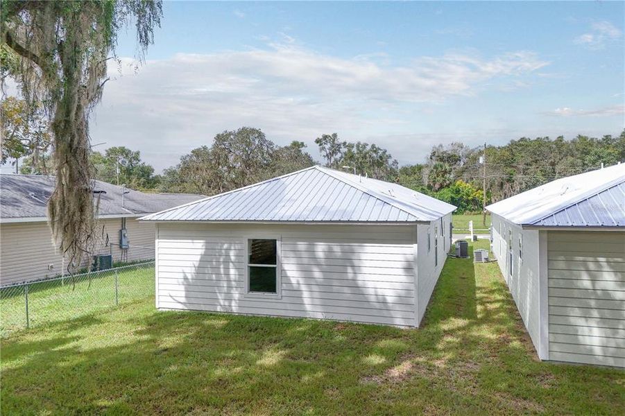 Exterior details and patio area of a home in , Eustis (Image 4).