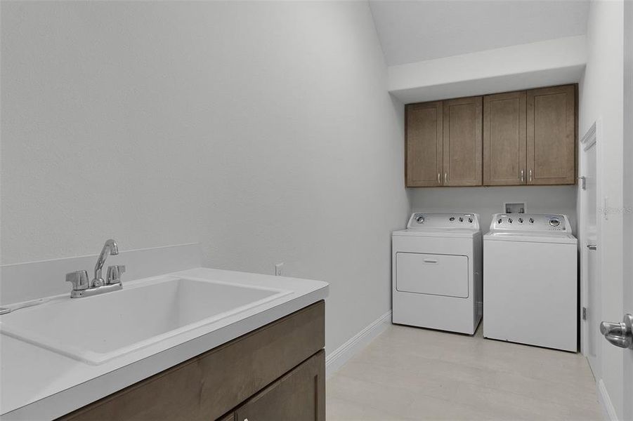 Furnished interior view inside a new home in , Lady Lake (Image 19).