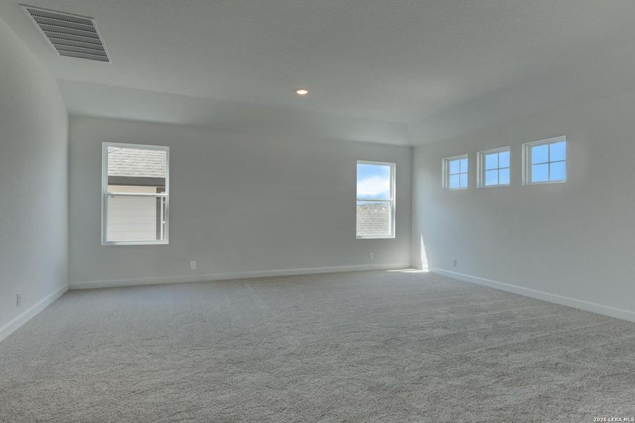 Spacious, unfurnished interior of a new home in Arcadia Ridge, San Antonio (Image 11).