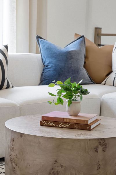 Representative interior finishes for a home built from the Enloe by Pulte Homes in Woodside, Georgetown (Image 19).