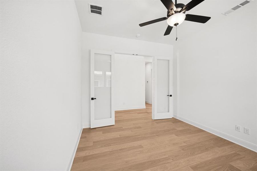 Spacious, unfurnished interior of a new home in Pecan Square - Gardens, Northlake (Image 27).