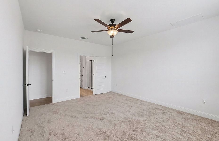 Spacious, unfurnished interior of a new home in River Ranch, Dayton (Image 10).