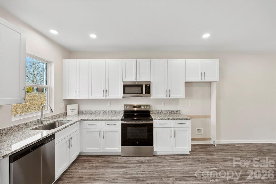 Furnished interior view inside a new home in , Kings Mountain (Image 10).