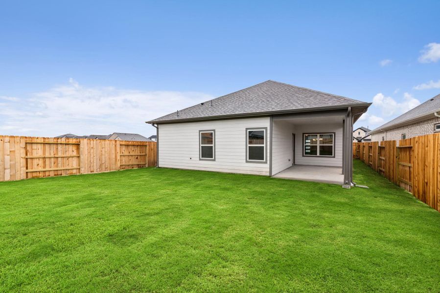 The Oakshire II- Rear Exterior and Yard