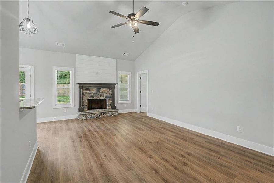 Spacious, unfurnished interior of a new home in , Dallas (Image 18).