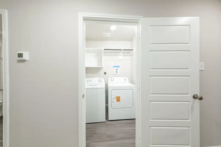 Furnished interior view inside a new home in Mackenzie Creek, Conroe (Image 10).