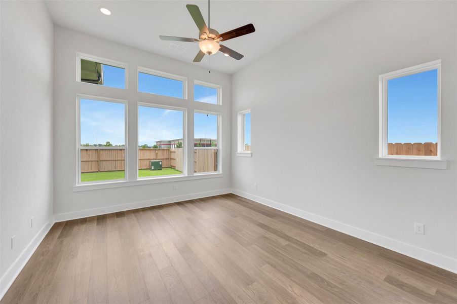 Spacious, unfurnished interior of a new home in Elyson - Reserve Collection, Katy (Image 29).