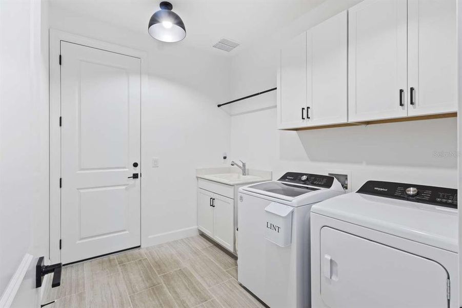 Furnished interior view inside a new home in , Punta Gorda (Image 30). Furnished interior view inside a new home in , Punta Gorda (Image 30).