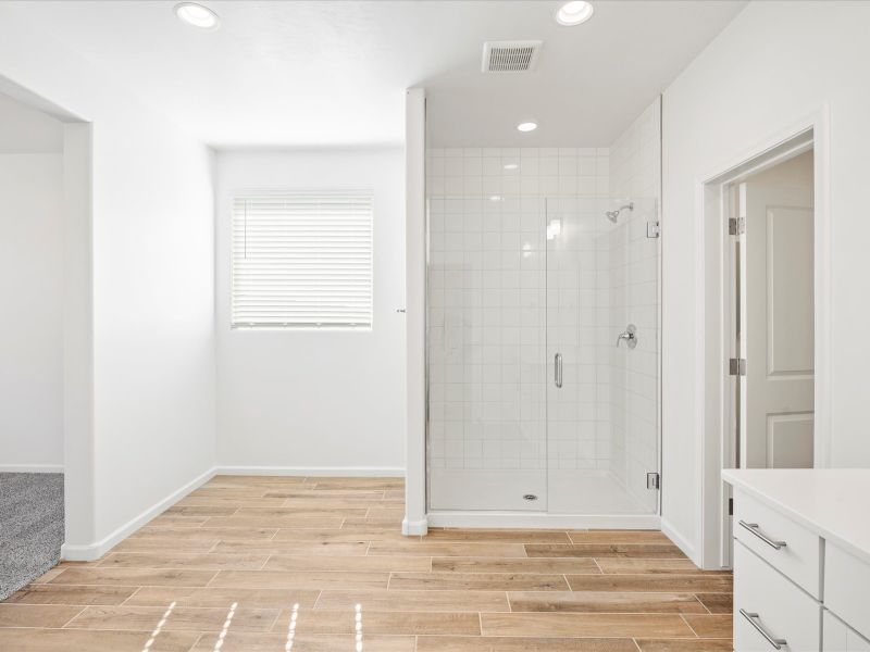 Spacious, unfurnished interior of a new home in Arbor at Madera Highlands II, Sahuarita (Image 12).