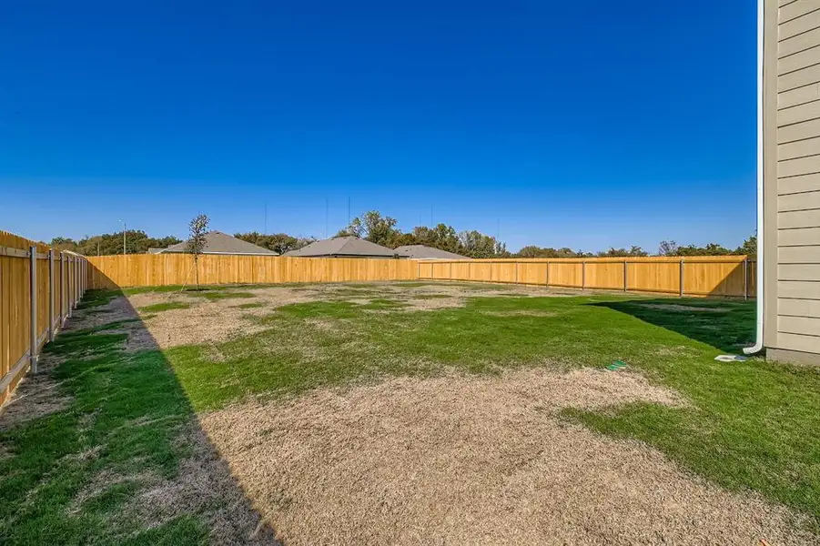 Exterior details and patio area of a home in Middlefield Village, Dallas (Image 3).
