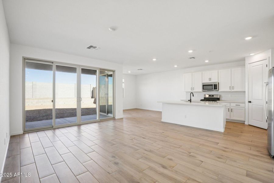 8-web-or-mls-W Bajada Rd-S1012-008