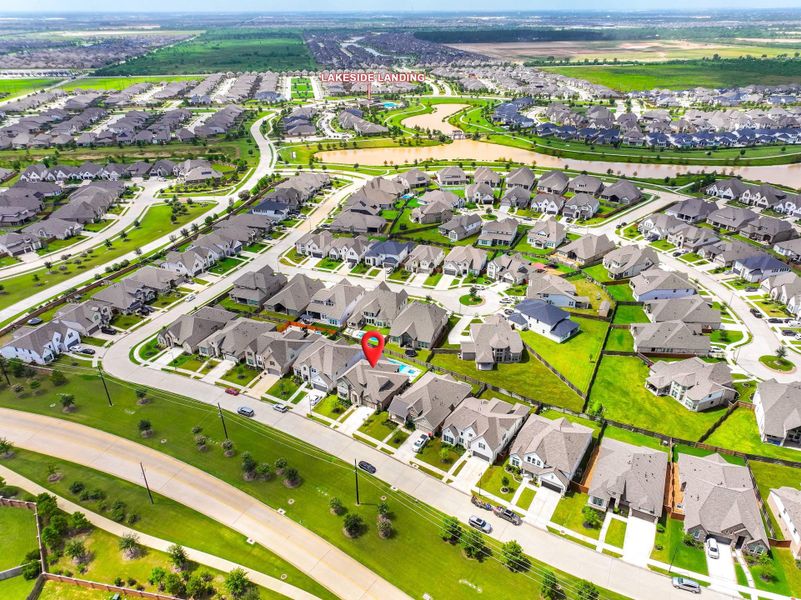 n Close Distance To The Community Amenities. Near Everything You Can Possibly Need!