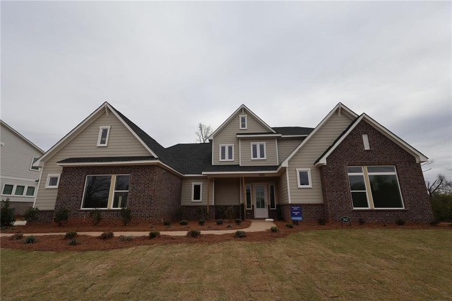 Image 10 of a home in Meadow Brook Farms.